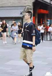 赛场上的异色身影,当 NBA 球员穿上不一样的球衣 赛场上的异色身影,当 NBA 球员穿上不一样的球衣