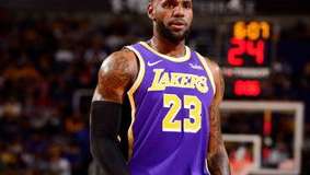 2019 年 3 月 3 日 NBA 焦点战,湖人主场迎战太阳,詹姆斯与布克的双星对决 2019 年 3 月 3 日 NBA 焦点战,湖人主场迎战太阳,詹姆斯与布克的双星对决