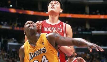 巨人初遇,姚明与奥尼尔的 NBA 首秀,一场跨越太平洋的对话 巨人初遇,姚明与奥尼尔的 NBA 首秀,一场跨越太平洋的对话