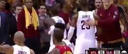 NBA 球员击掌打脸名场面，是意外、战术还是打脸的误会？
