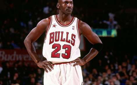 红色传奇的序章，1998 年 NBA 总决赛第一场乔丹战袍的永恒记忆