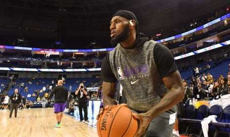 弹幕狂潮，NBA 热身赛湖人 VS 独行侠，直播间里的云观赛实录