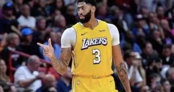 六十年代的 NBA，当赛季从 72 场起步，到 80 场的演变