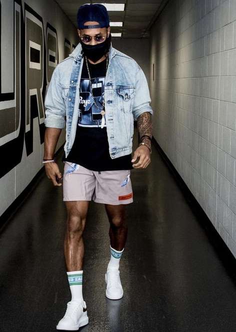 赛场下的隐形战袍，NBA 球员短裤里到底穿了什么？