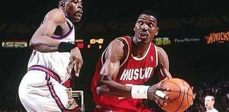 中锋王座之争，当下 NBA 排名前三的中锋是谁？