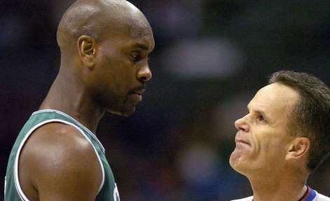 技犯累积与直接驱逐，NBA 一场比赛两个技术犯规会禁赛吗？