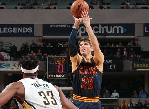 明日 NBA 赛前全攻略，焦点对决前瞻、伤病名单与直播指南