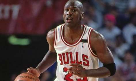 谁有资格比肩乔丹？NBA 历史上那些挑战篮球之神的传奇