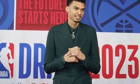 守护神降临，文班亚马的大帽如何重塑 NBA 防守版图