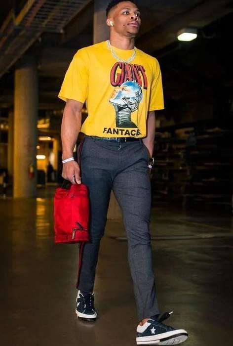 美娜 2019 年 NBA 直播穿搭回顾，时尚与专业的完美平衡