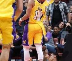 谁在撕裂对手球衣？揭秘 NBA 赛场上那些互撕球衣的疯狂瞬间
