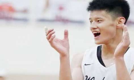 从 CBA 新星到 NBA 边缘，曾凡博谈裁球员背后的生存法则