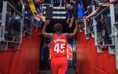 沉默的 45 分钟，NBA 球员赛前为何被禁止发推？