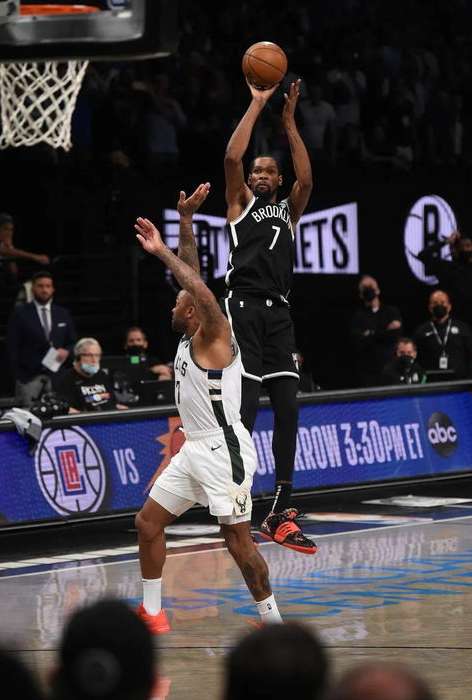 布鲁克林与密尔沃基的终极对决，NBA 篮网雄鹿抢七大战直播全解析