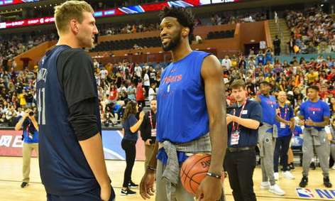 场边无禁区，NBA 球员与球迷的互动边界与温情时刻