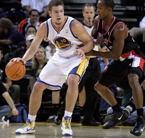 谁身披 NBA 十号战袍？从传奇巨星到新生代面孔的号码巡礼