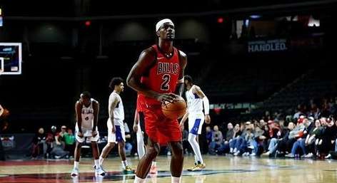 聚光灯外的背影，那些在 NBA 边缘挣扎的篮球灵魂