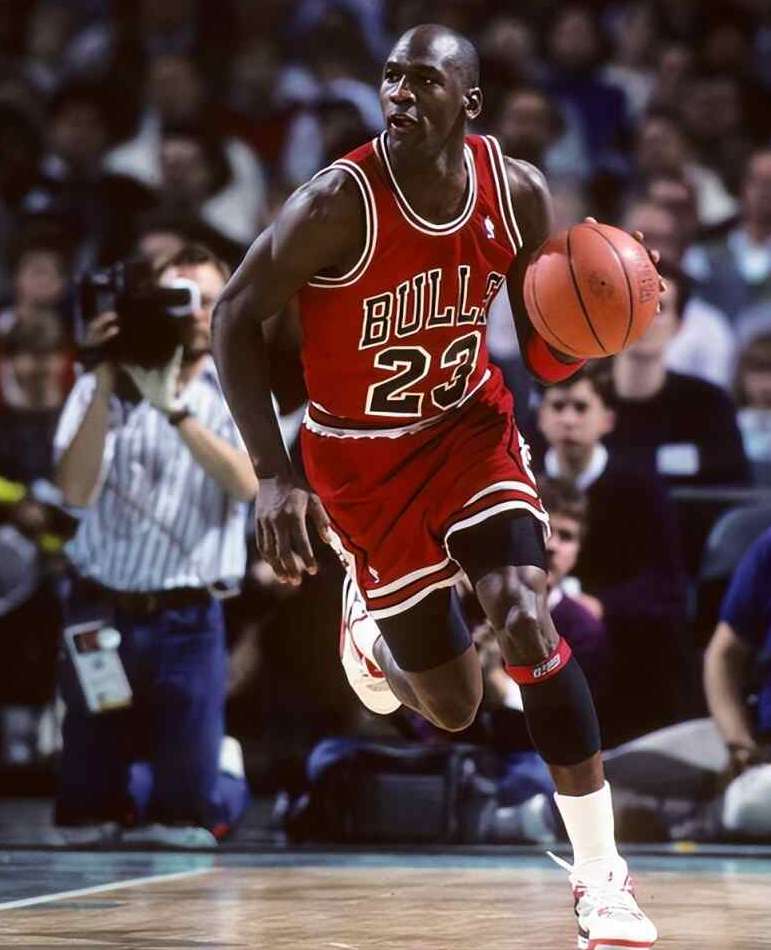 数据驱动与战术博弈，深度解析 NBA 赛事资讯分析