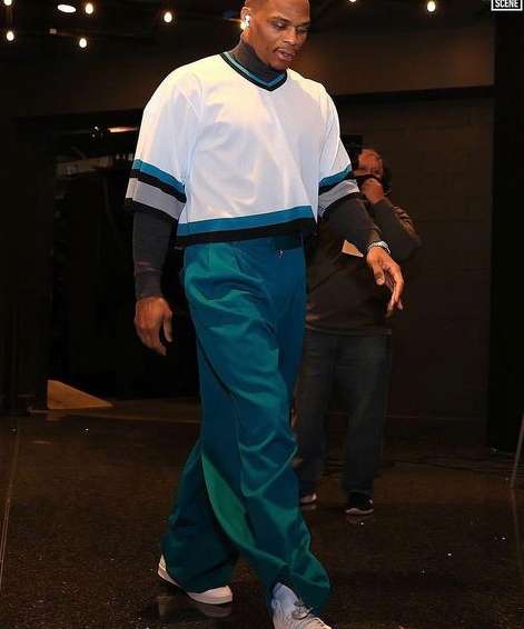 从功能到图腾，NBA 球员为何钟爱袜子包紧身裤的穿搭哲学