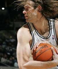 球场上的狂野美学，NBA 球员长发卷发图片赏析