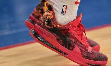 从街头到赛场，NBA 球星上脚鲁尼（Runi）球鞋的潮流启示