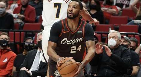 谁穿利拉德 8？NBA 赛场上的利刃与它的专属守护者