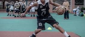 小学生完虐 NBA 球员？别逗了，这场对决只存在于想象与幽默中