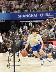 当篮球巨星走出赛场，NBA 球员参与的综艺大揭秘