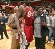 赛场外的温情，NBA 母亲节特别致敬