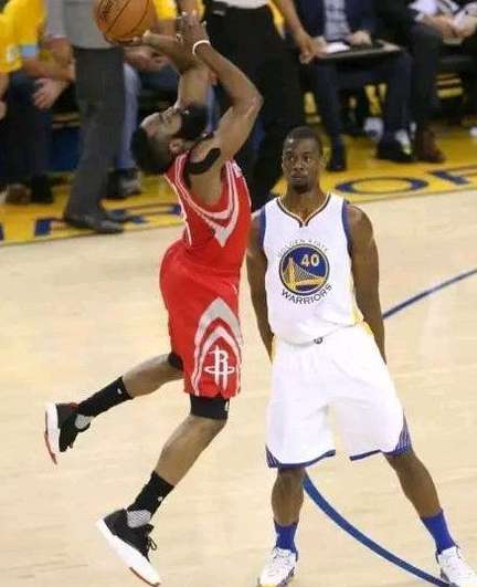 NBA 2K14 MC 模拟比赛，如何精准调整投篮倾向以优化球员表现