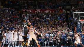 绝杀时刻，库里接球三分，定格 NBA 十佳球的传奇