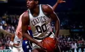 岁月见证传奇，NBA 历史年龄最大退役球员——罗伯特·帕里什的暮年谢幕