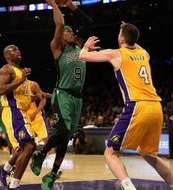 湖凯世纪对决，NBA 常规赛焦点之战直播全解析