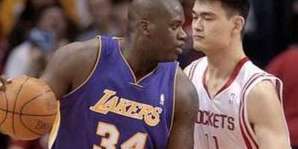 巨人的初遇，重温姚明与奥尼尔在 NBA 的首次交锋