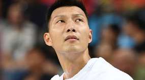 跨越山海的拥抱，易建联与 NBA 巨星的温情瞬间