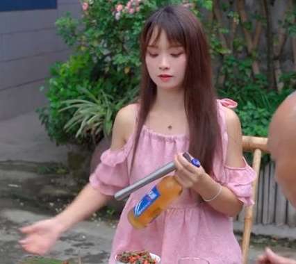 当 NBA 遇上川渝辣妹，那个在直播间里吼出激情的四川女孩