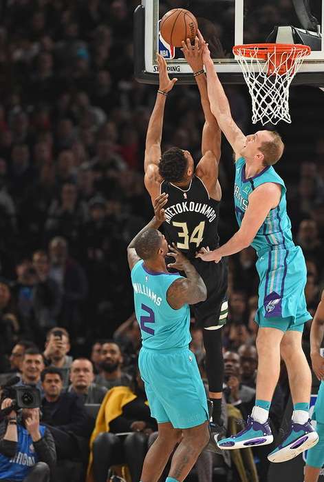 2024 NBA 巴黎赛对决，谁将登陆香榭丽舍，上演跨洋巅峰？