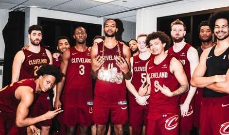 掉出前 10 名只是开始，NBA 常规赛中游球队的生存与破局之道