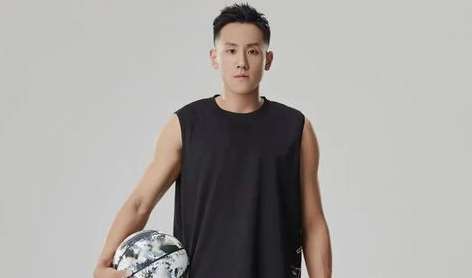 当程鑫凯走上球场，一场关于梦想与 NBA 巨星的单挑幻想曲
