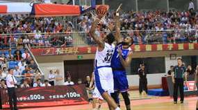 NBA 篮板球历史传奇，从威尔特·张伯伦到丹尼斯·罗德曼的统治之路