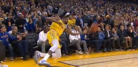 荒诞与规则边缘，当 NBA 把球扔给界外球员