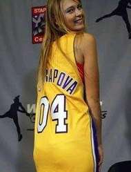 聚光灯下的魅力，盘点 NBA 赛场边那些令人难忘的十大美女球迷