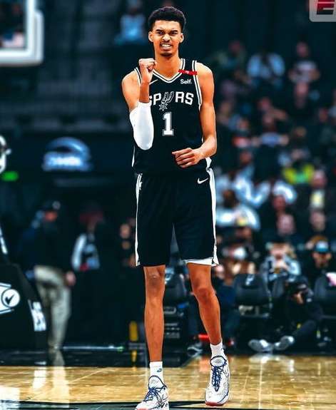 文班亚马降临NBA2KOL2，直播首秀引爆球馆，新王登基在即
