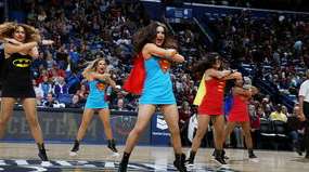 NBA 历史上粉色元素最浓的球员，是个人风格还是时代符号？