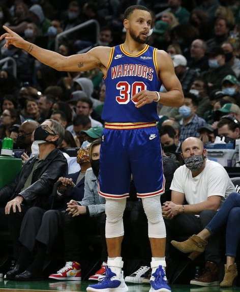 篮筐下的绝对主宰，盘点 NBA 历史上进攻火力最盛的战役与球员