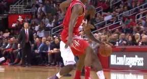 铁骨与柔韧，揭秘 NBA 球员为何似乎摔倒也不受伤